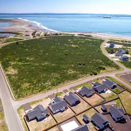 Ocean Shores Home With Game Room - Walk To Beaches! Exterior photo