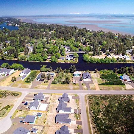 Ocean Shores Home With Game Room - Walk To Beaches! Exterior photo