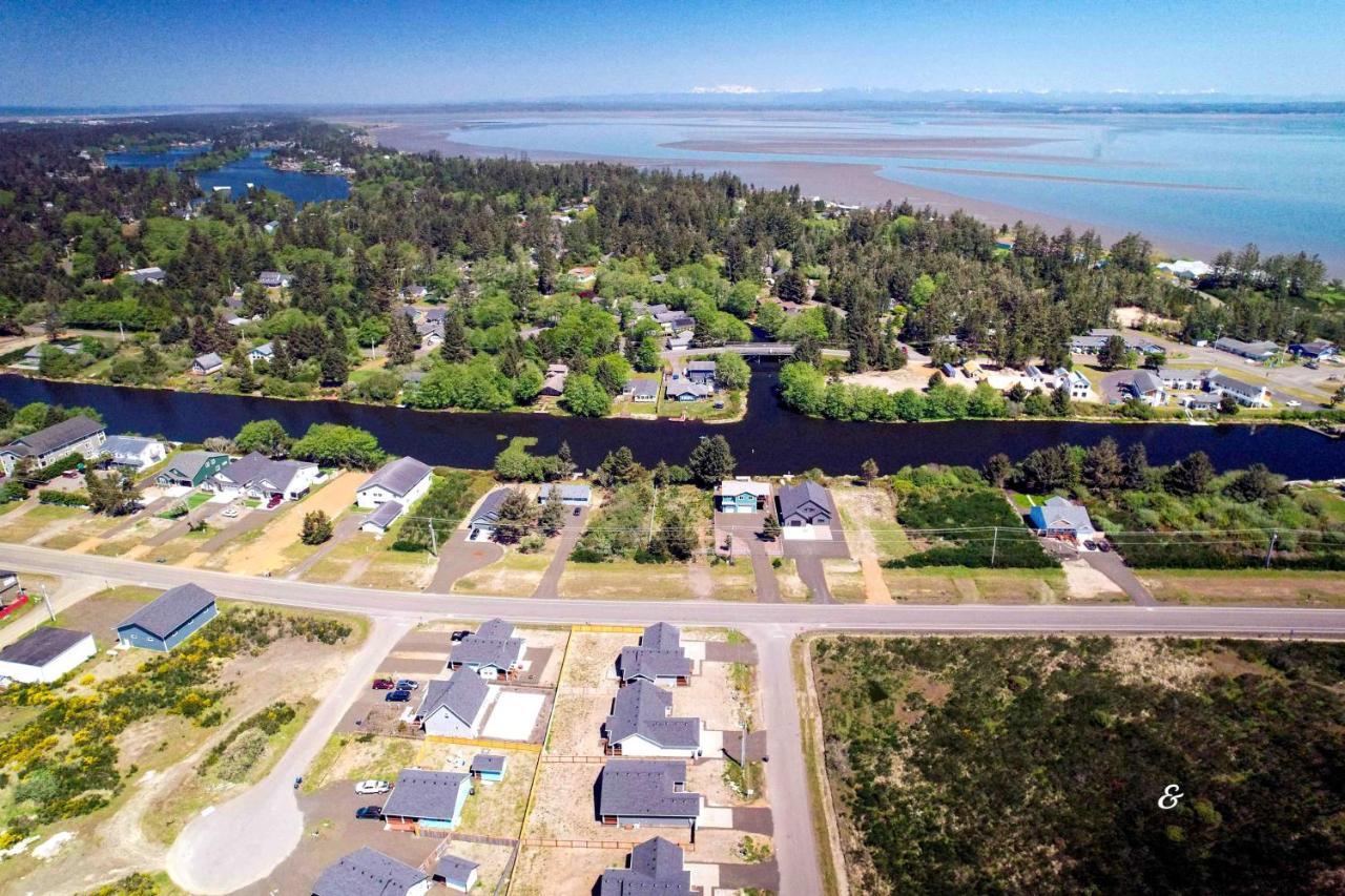 Ocean Shores Home With Game Room - Walk To Beaches! Exterior photo