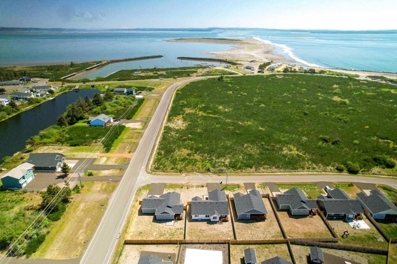 Ocean Shores Home With Game Room - Walk To Beaches! Exterior photo