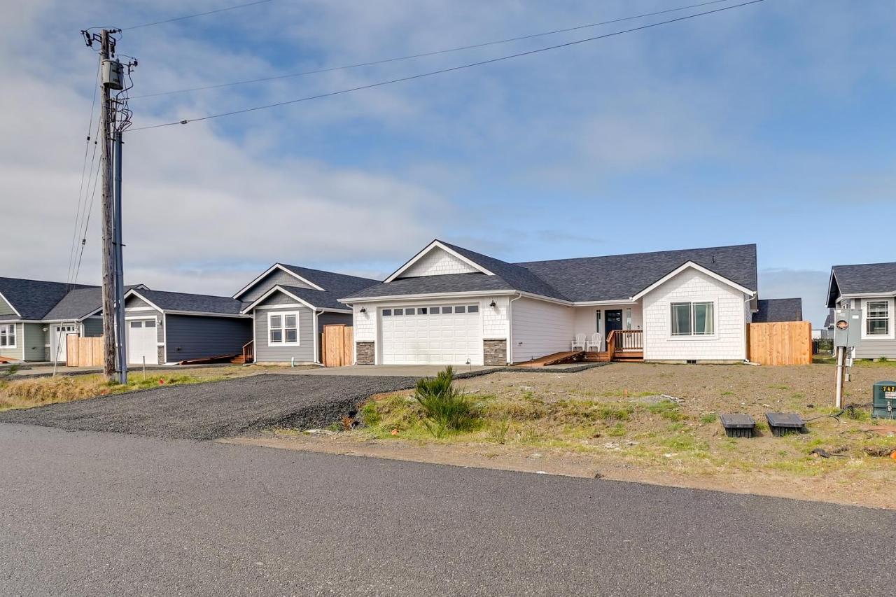 Ocean Shores Home With Game Room - Walk To Beaches! Exterior photo