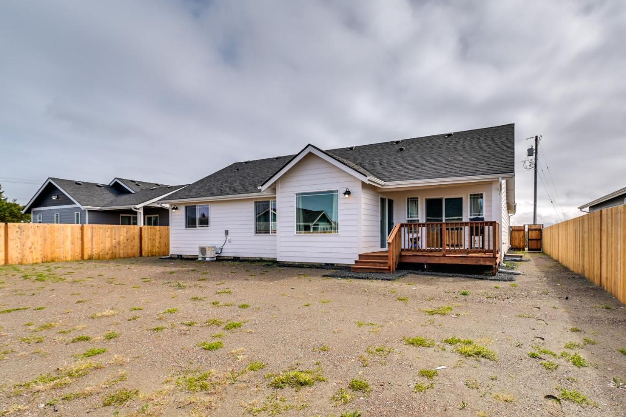 Ocean Shores Home With Game Room - Walk To Beaches! Exterior photo